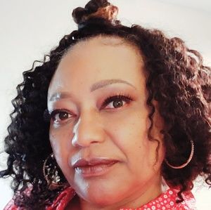 Meet your Posher, Regina